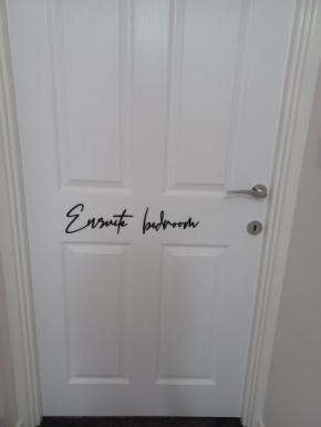 Spacious Ensuite King Room Private Neighbourhood Free Parking Space